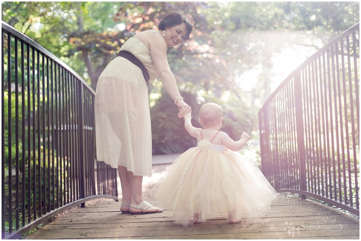 A beautiful mommy and me session at the Grapevine Botanical Gardens on baby
