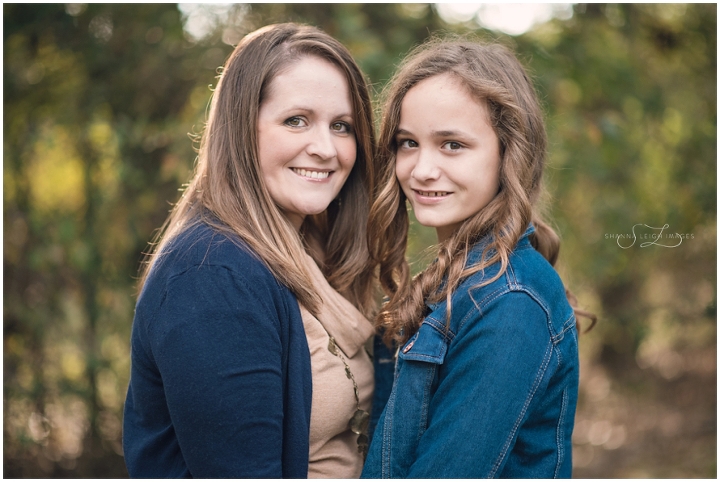 The Dixon family paired navy blue with earth tones for their Southlake family photo session at Bob Jones Nature Center.