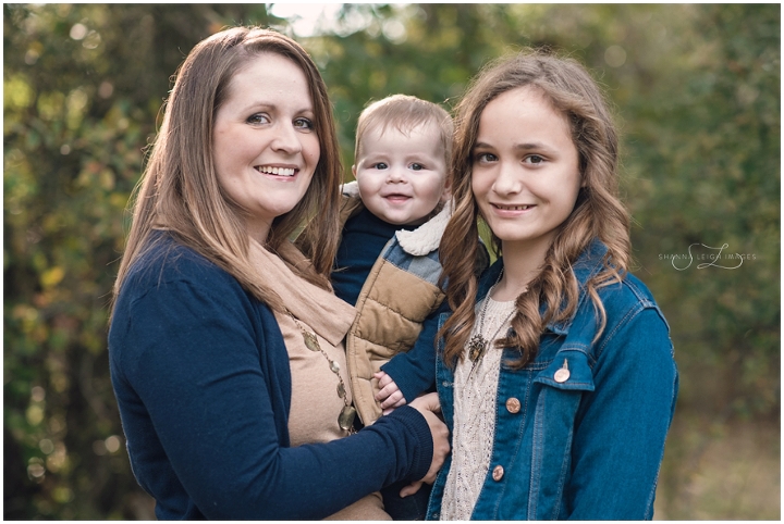 The Dixon family paired navy blue with earth tones for their Southlake family photo session at Bob Jones Nature Center.