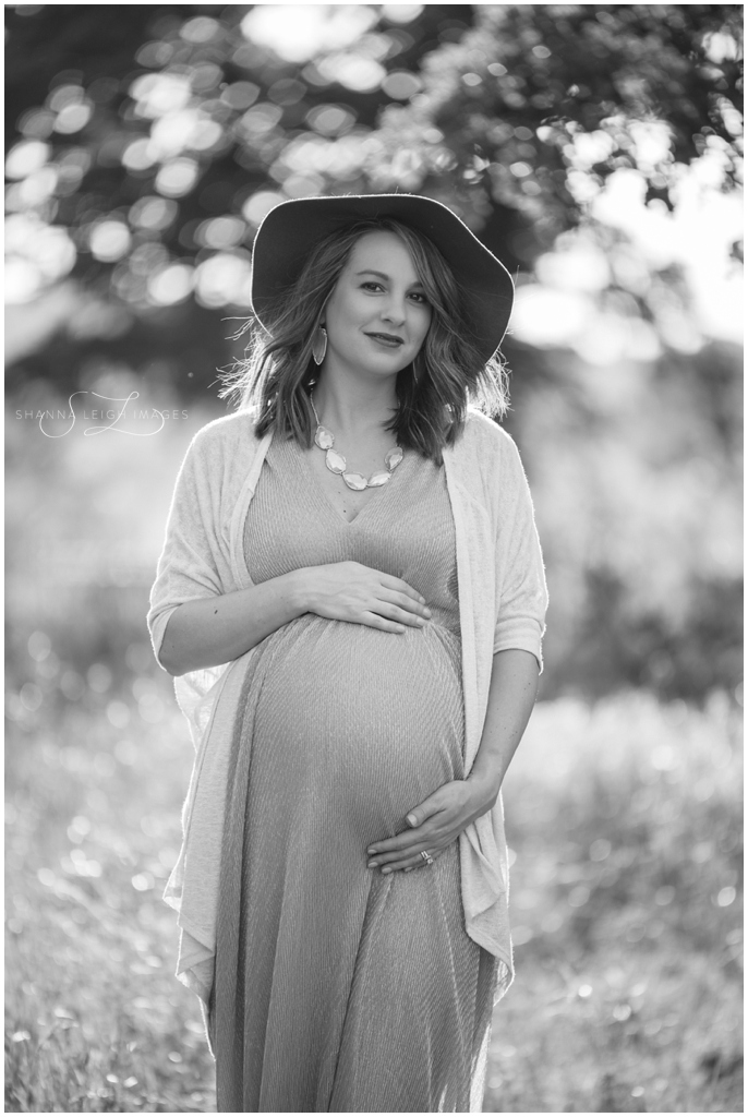 Floppy hat, flowy dress, yummy light, and Kendra Scott. What more could a gal need for her maternity photos?